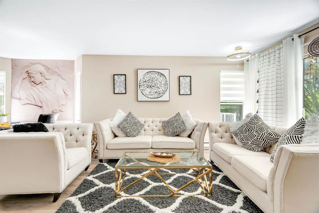 16031 82 Avenue 206, Surrey