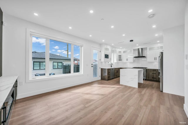 3344 Adanac Street 2, Vancouver