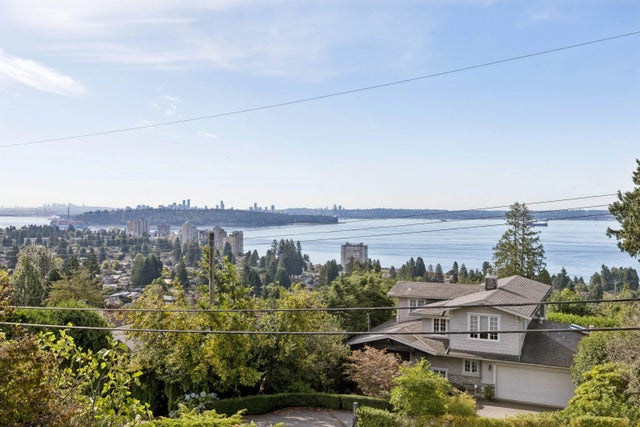 2545 Palmerston Avenue, West Vancouver