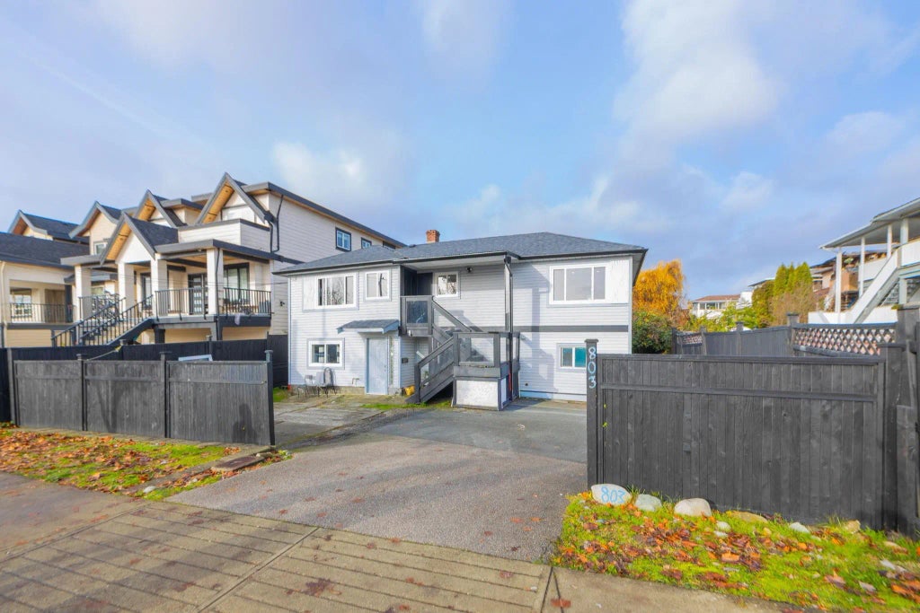 803 Ewen Avenue, New Westminster