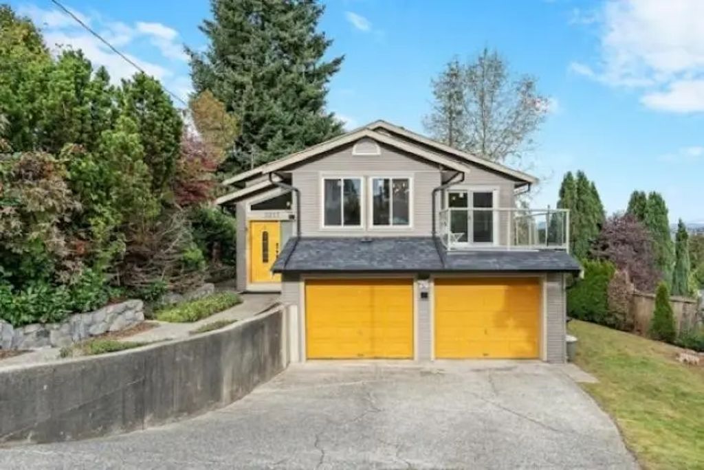 2217 Hillside Avenue Up, Coquitlam