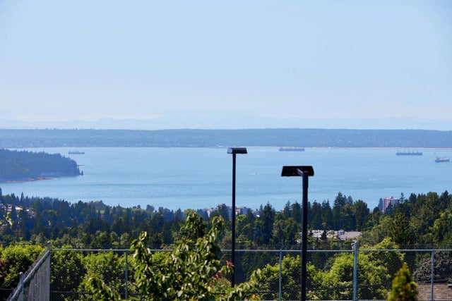 1028 Eyremount Drive, West Vancouver