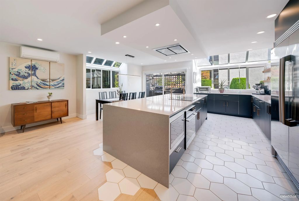 2022 Chesterfield Avenue, North Vancouver