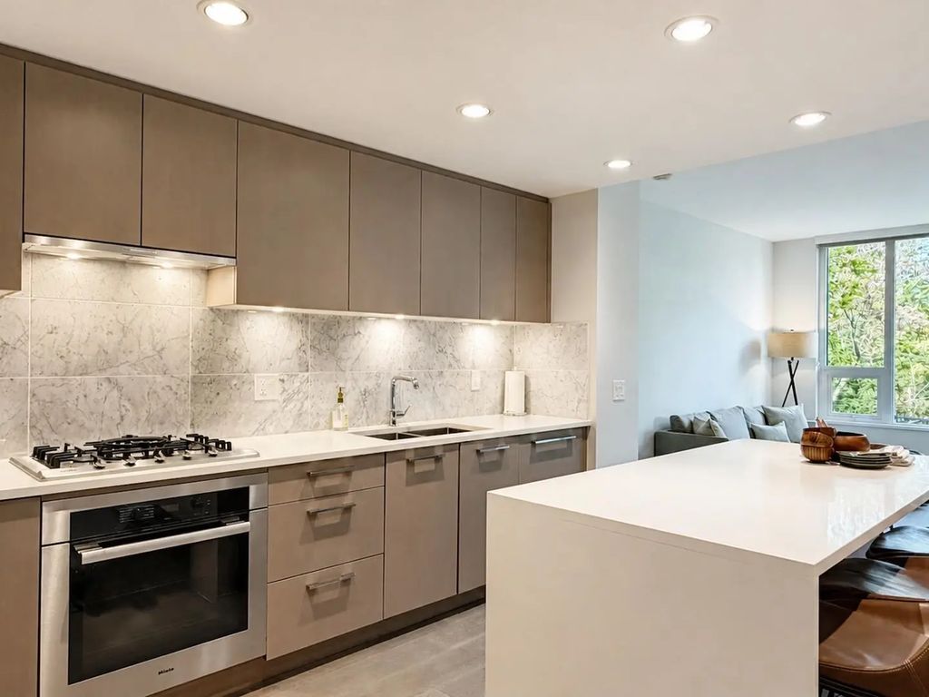 5410 Shortcut Road 303, Vancouver