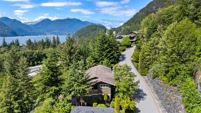 300 Ocean Crest Drive, West Vancouver