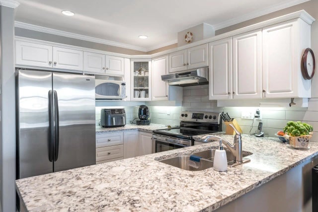 15284 Buena Vista Avenue 202, White Rock