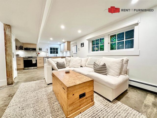 2036 W 15th Avenue, Vancouver