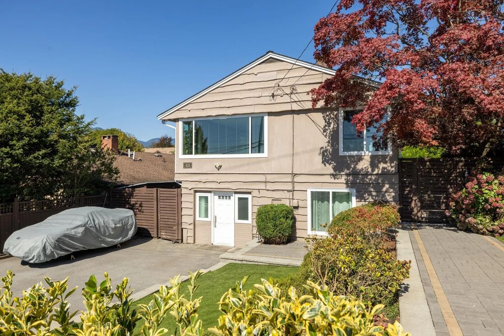 424 W Queens Road, North Vancouver
