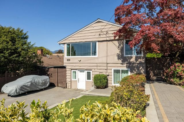 424 W Queens Road, North Vancouver