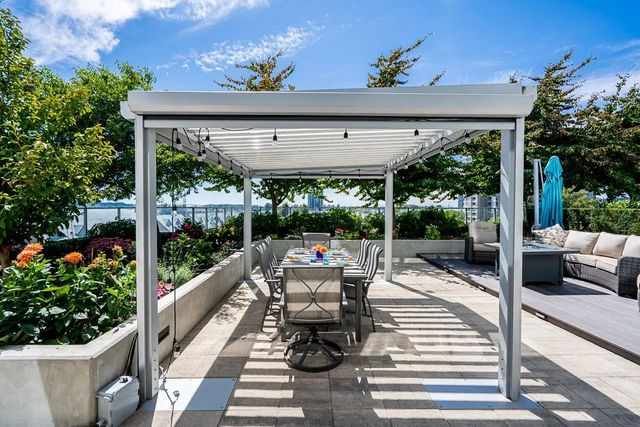 988 Quayside Drive 610, New Westminster