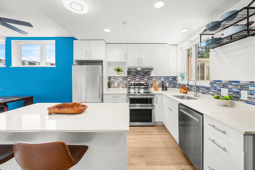 2137 Chesterfield Avenue Th5, North Vancouver