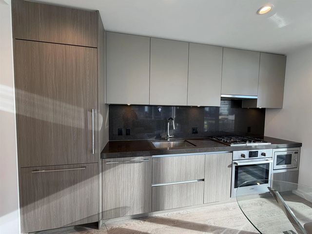 6080 Mckay Avenue 709, Burnaby