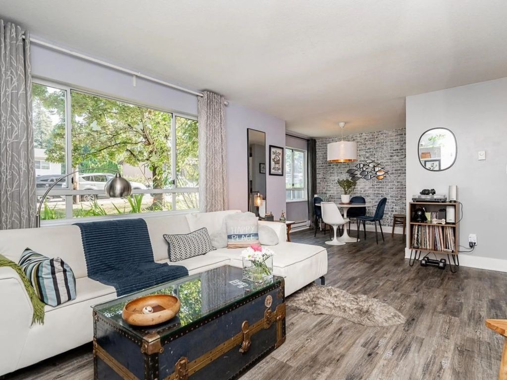 15991 Thrift Avenue 104, White Rock