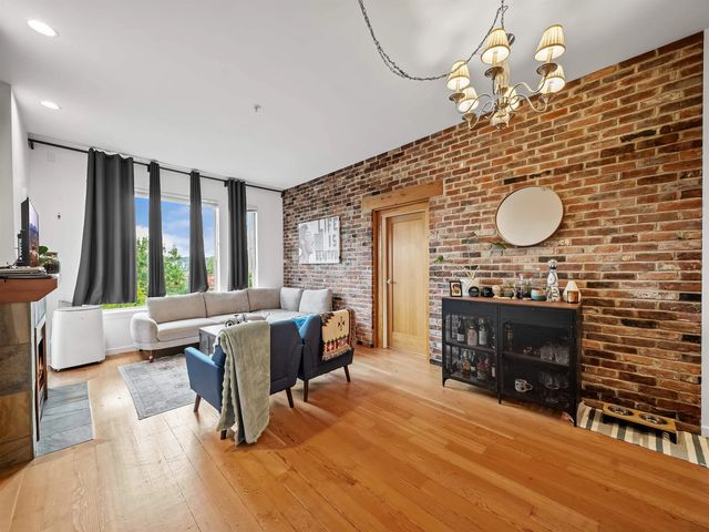 250 Salter Street 308, New Westminster