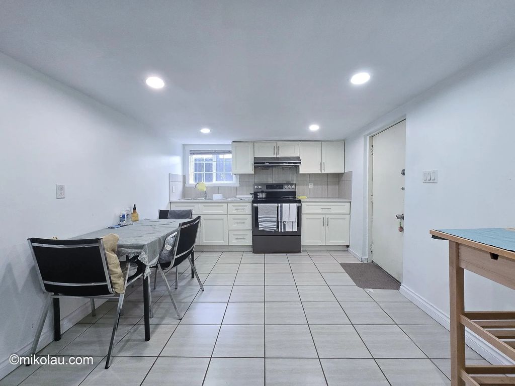 1xx Gilmore Ave, Burnaby
