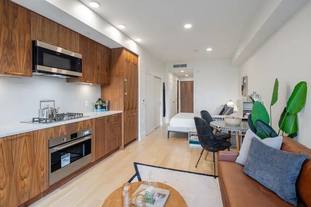 2550 Garden Drive 410, Vancouver