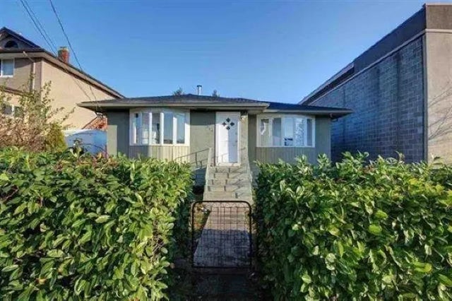 7520 6th Street, Burnaby