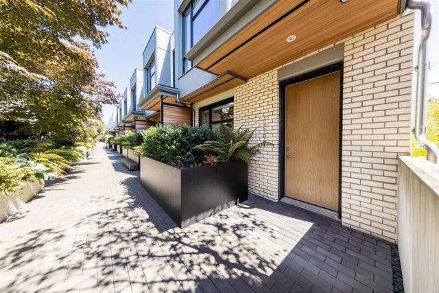 5490 Oak Street, Vancouver