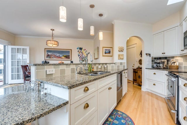 2890 Point Grey Road 307, Vancouver