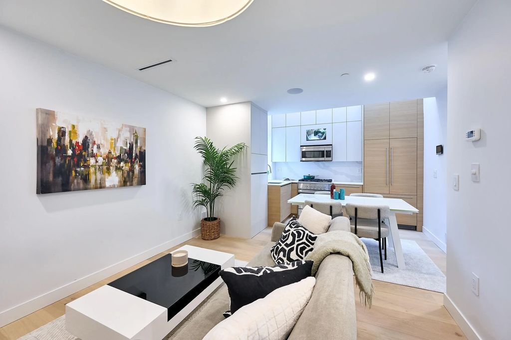 3674 W 1st Avenue, Vancouver