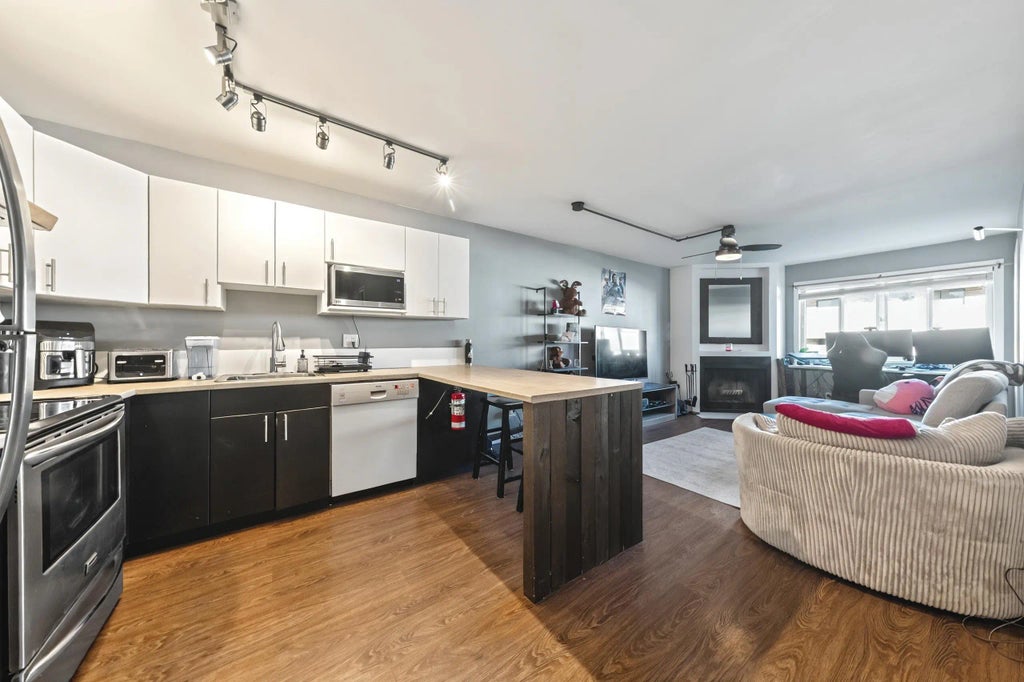 1209 Howie Avenue 301, Coquitlam