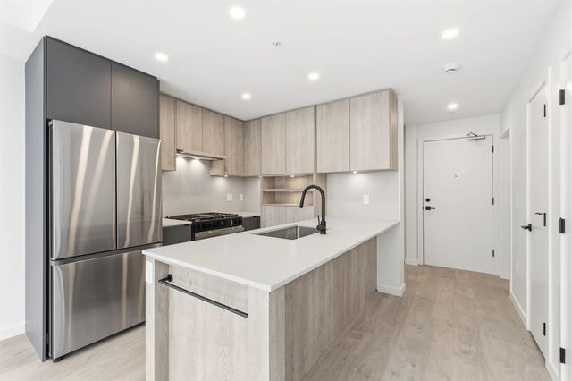 19577 65b Avenue 505, Surrey
