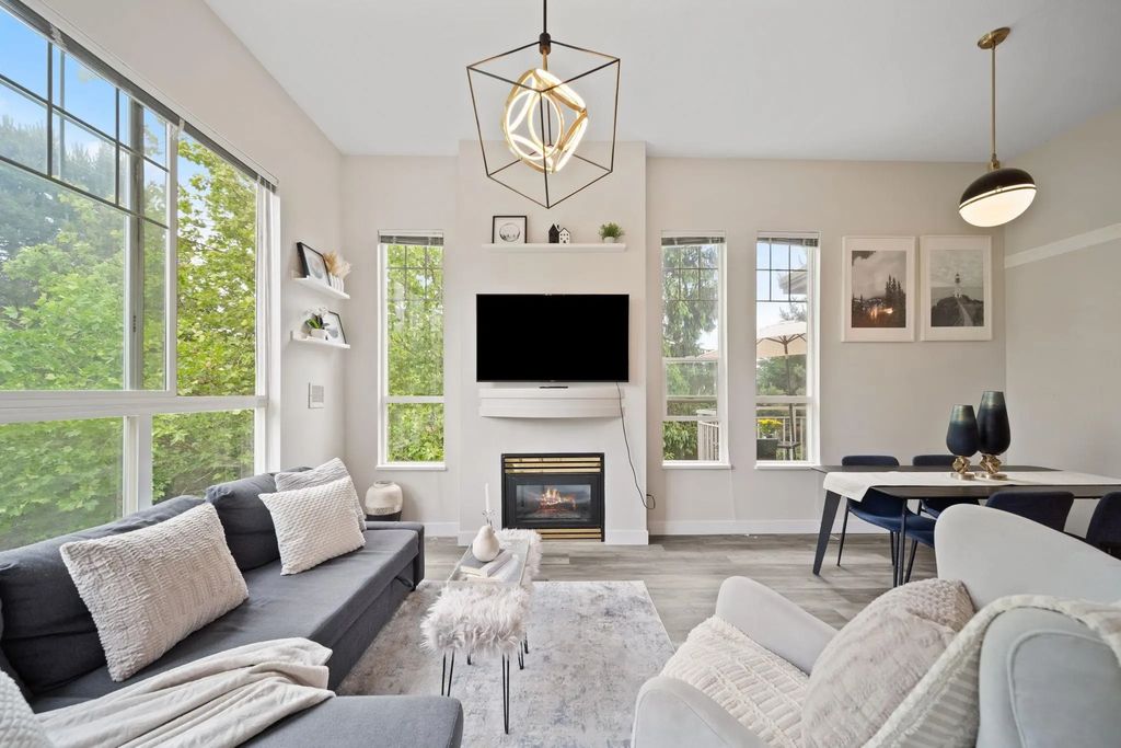 10186 155 Street 404, Surrey