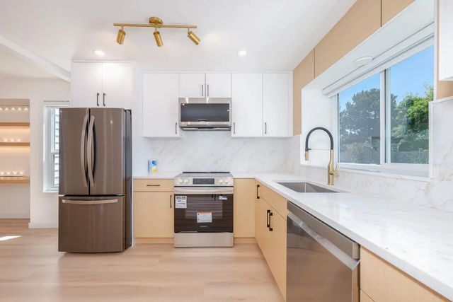 15092 19a Avenue, Surrey