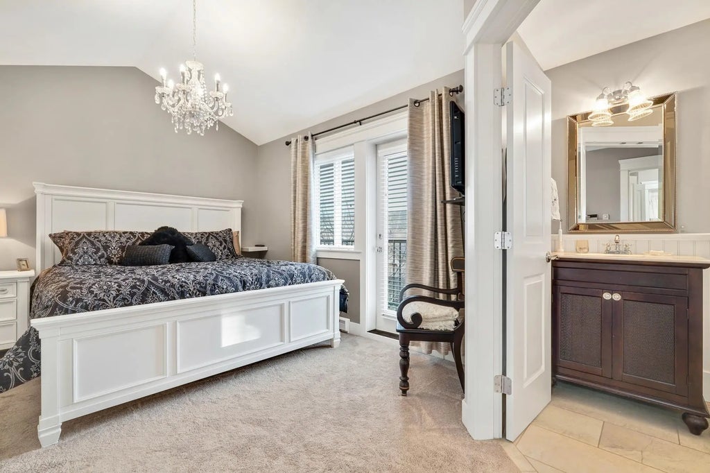 3268 156a Street 13, Surrey