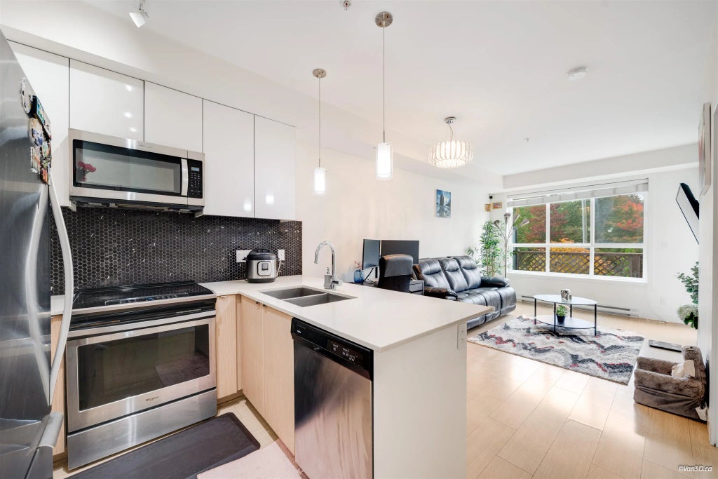 6438 195a Street 104, Surrey