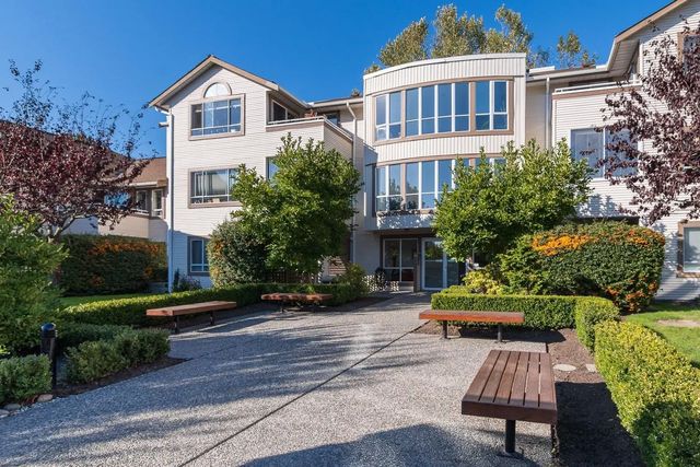 15991 Thrift Avenue 218, White Rock