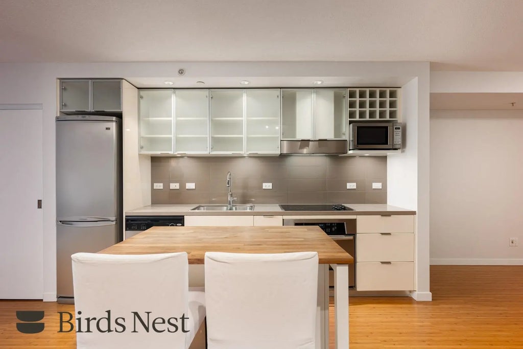 168 Powell Street 605, Vancouver