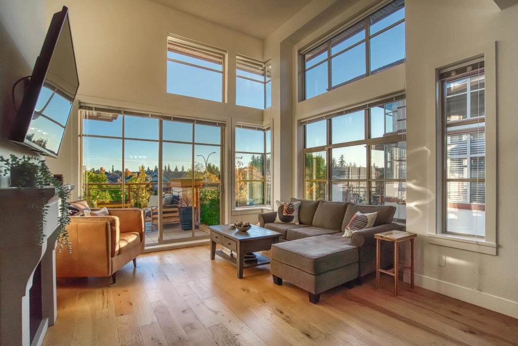 16483 64 Avenue 306, Surrey