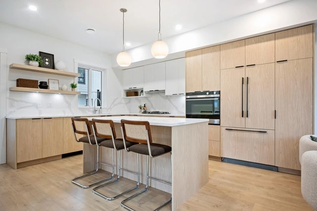 5993 143 Street 5, Surrey