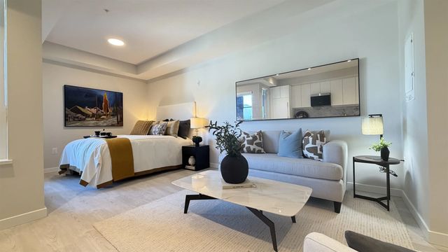 110 E 17th Street 516, North Vancouver
