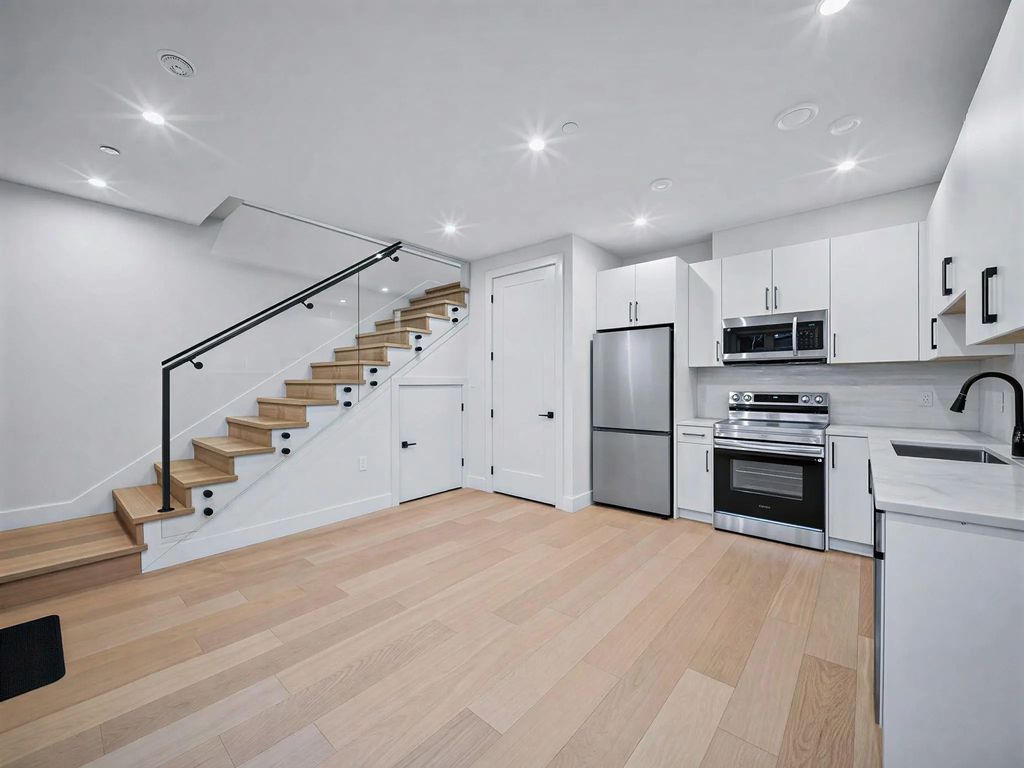 6989 Kerr Street 2, Vancouver