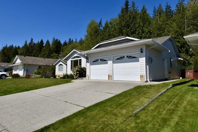 535 Shaw Road 22, Gibsons