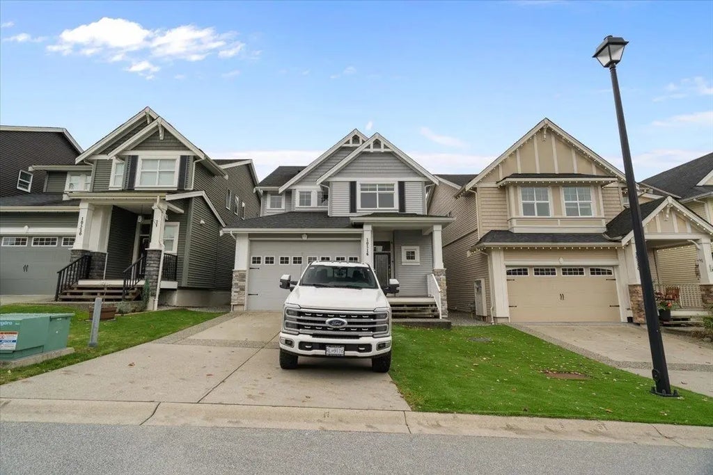 10516 Robertson Street, Maple Ridge