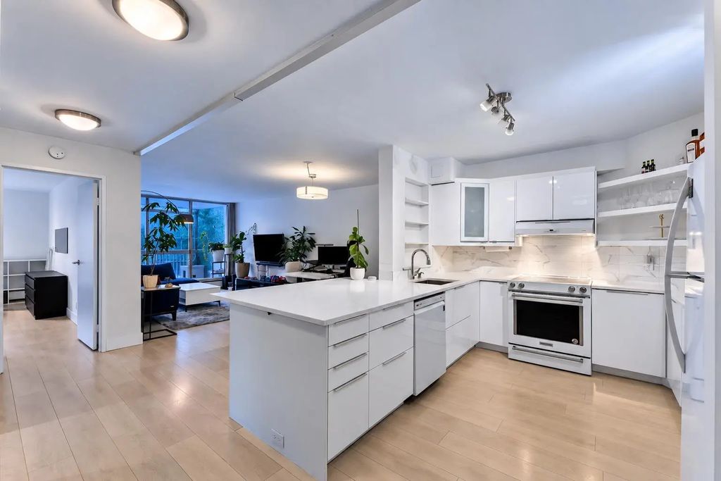 2024 Fullerton Avenue 905, North Vancouver