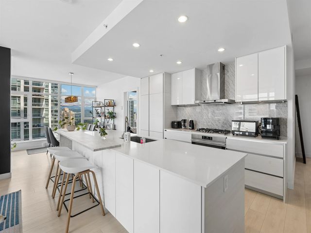 6098 Station Street 1807, Burnaby
