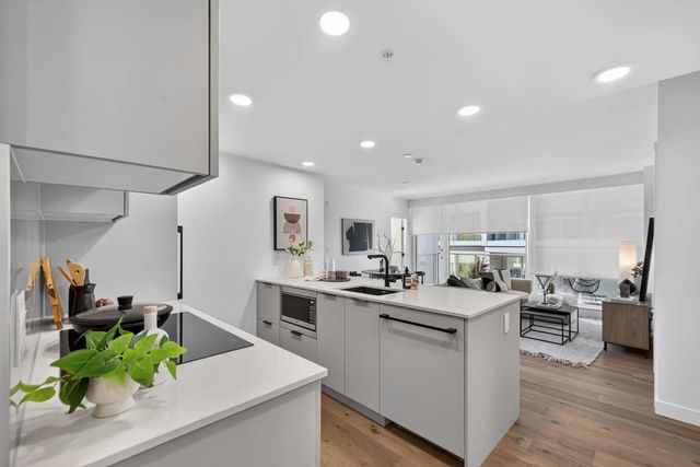 8030 Oak Street 202, Vancouver