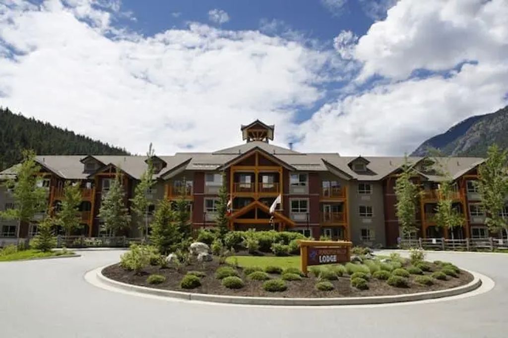 1490 Highway 99 324, Pemberton
