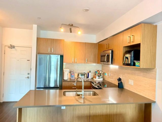 12040 222 Street 308, Maple Ridge