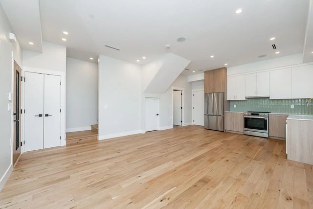 678 E 22nd Avenue 2, Vancouver