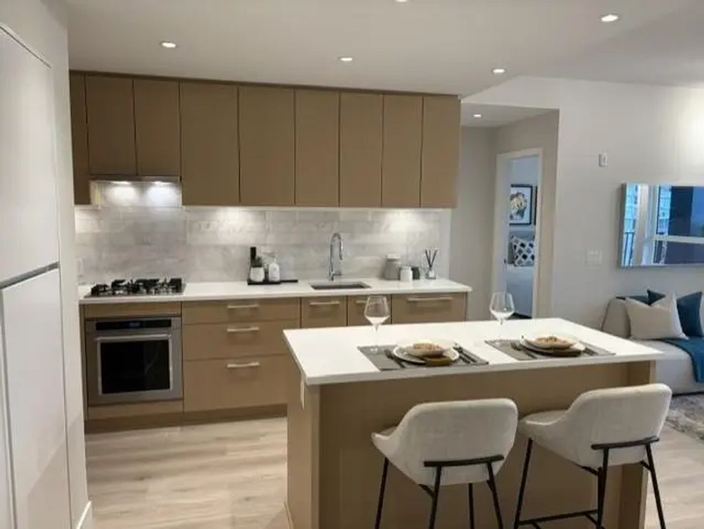 110 E 17th Street 401, North Vancouver