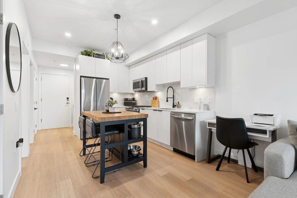 2331 Kelly Avenue 204, Port Coquitlam