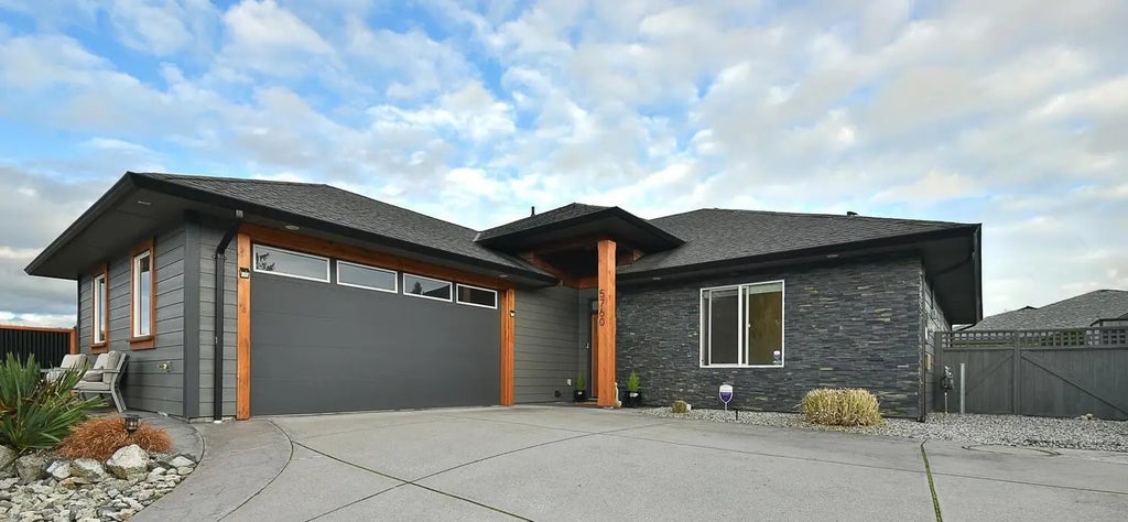 5760 Turnstone Drive, Sechelt