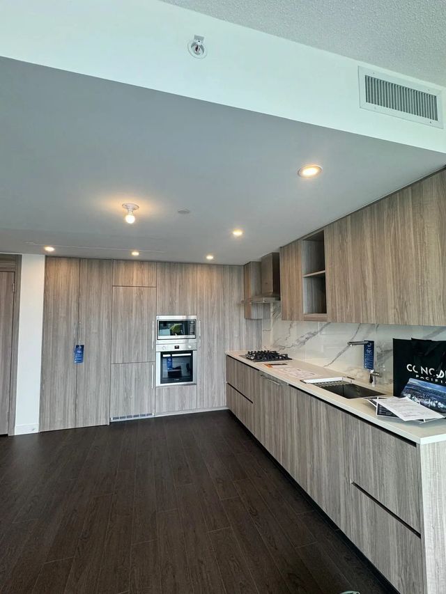 13778 100th Avenue 2201, Surrey