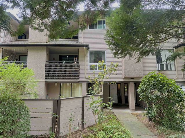 10589 Holly Park Lane, Surrey