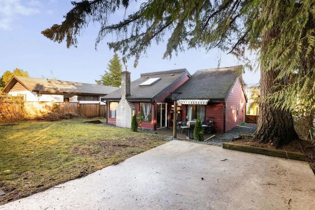 5613 Trail Avenue, Sechelt